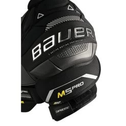 Bauer Supreme M5 Pro Schulterschutz Intermediate 8 Bauer Supreme M5 Pro Schulterschutz Intermediate -Hockey-Ausrüstungsgeschäft 1061867 02 d s