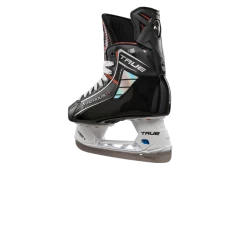 True HZRDUS 7X Schlittschuhe Senior -Hockey-Ausrüstungsgeschäft 2023 Hockey HZRDUS PlayerSkate 7X BackAngle Outside 2000x2000 e408e4b