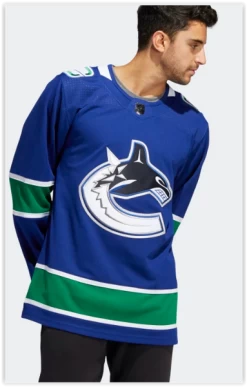 CANUCKS HOME AUTHENTIC JERSEY Adidas 6 CANUCKS HOME AUTHENTIC JERSEY Adidas -Hockey-Ausrüstungsgeschäft Screen Shot 01 25 23 at 05 50 PM