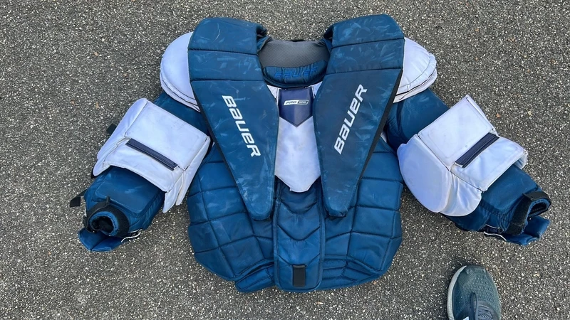 Bauer Pro Goalie Brustpanzer Pro Return Gebraucht Marvin Cüpper 1 Bauer Pro Goalie Brustpanzer Pro Return Gebraucht Marvin Cüpper
