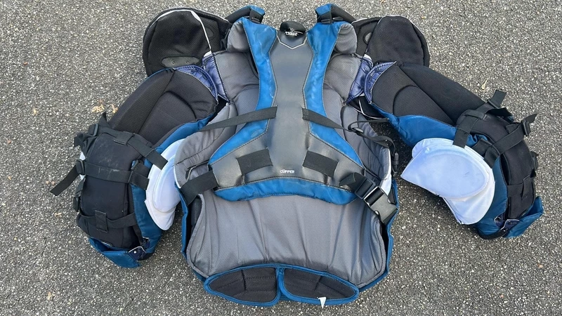 Bauer Pro Goalie Brustpanzer Pro Return Gebraucht Marvin Cüpper 2 Bauer Pro Goalie Brustpanzer Pro Return Gebraucht Marvin Cüpper – Bild 2